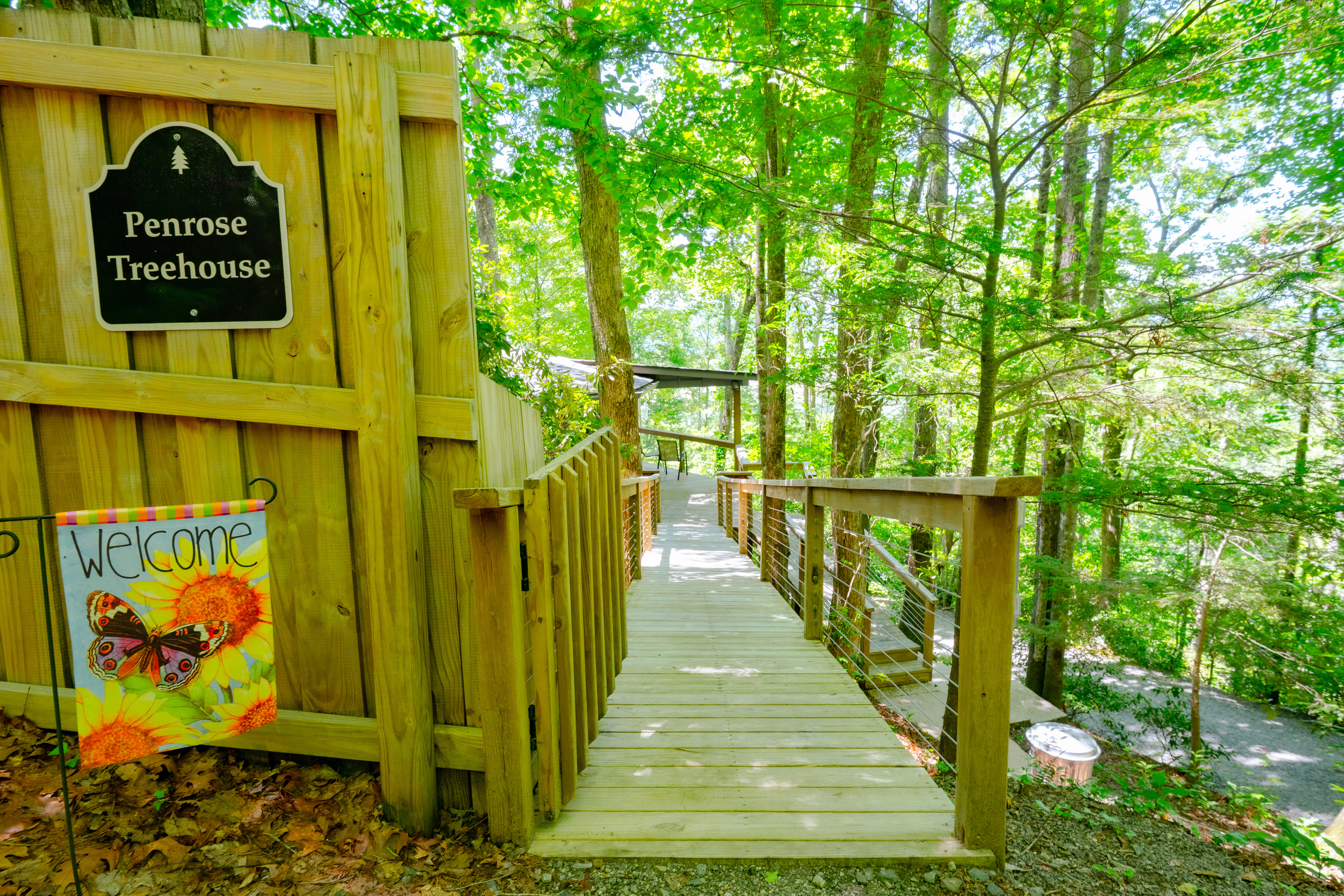 Welcome to the Penrose Mtn View Treehouse, where your getaway is easily accessible with no stairs required.
