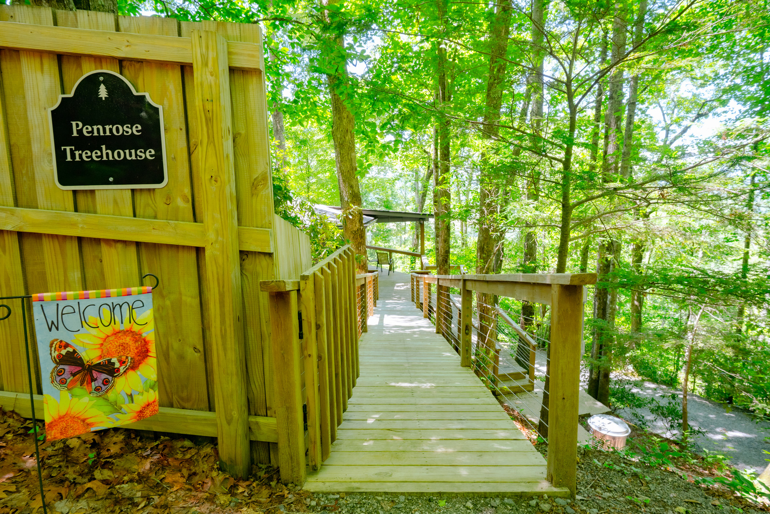 Welcome to the Penrose Mtn View Treehouse, where your getaway is easily accessible with no stairs required.