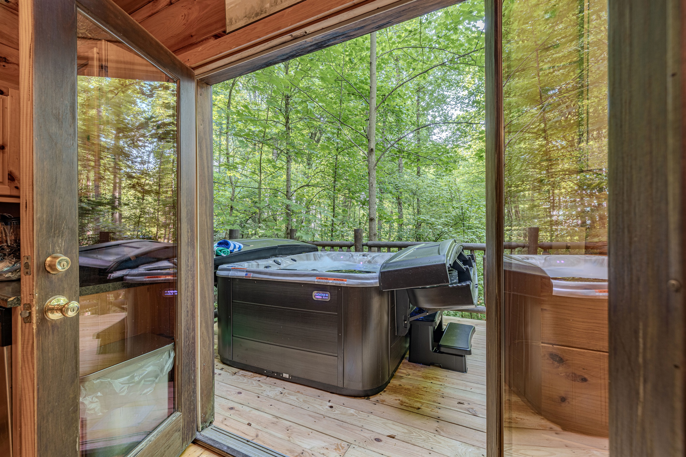 Romantic Escape for 2• Views, HotTub, Sauna & Dogs 2