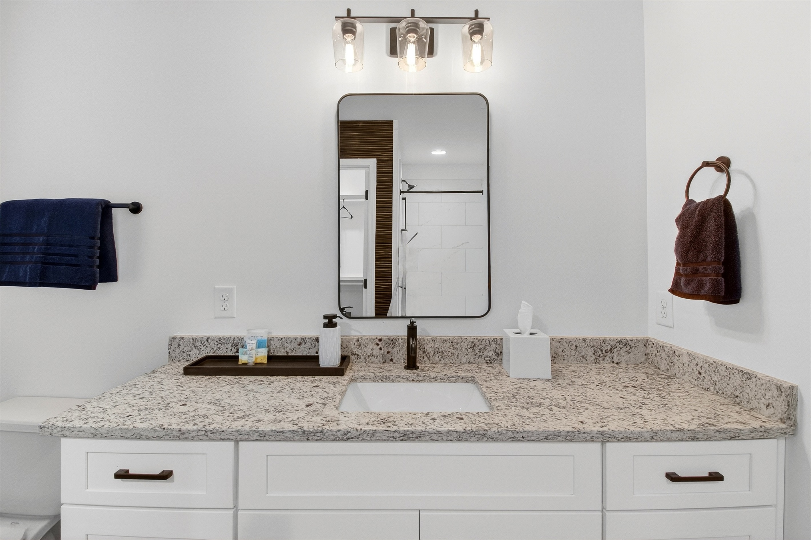 1st floor Master suite bath