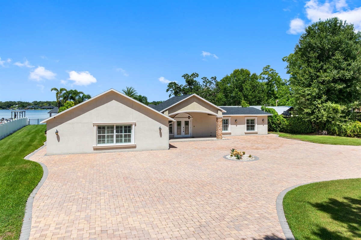 Spacious Driveway