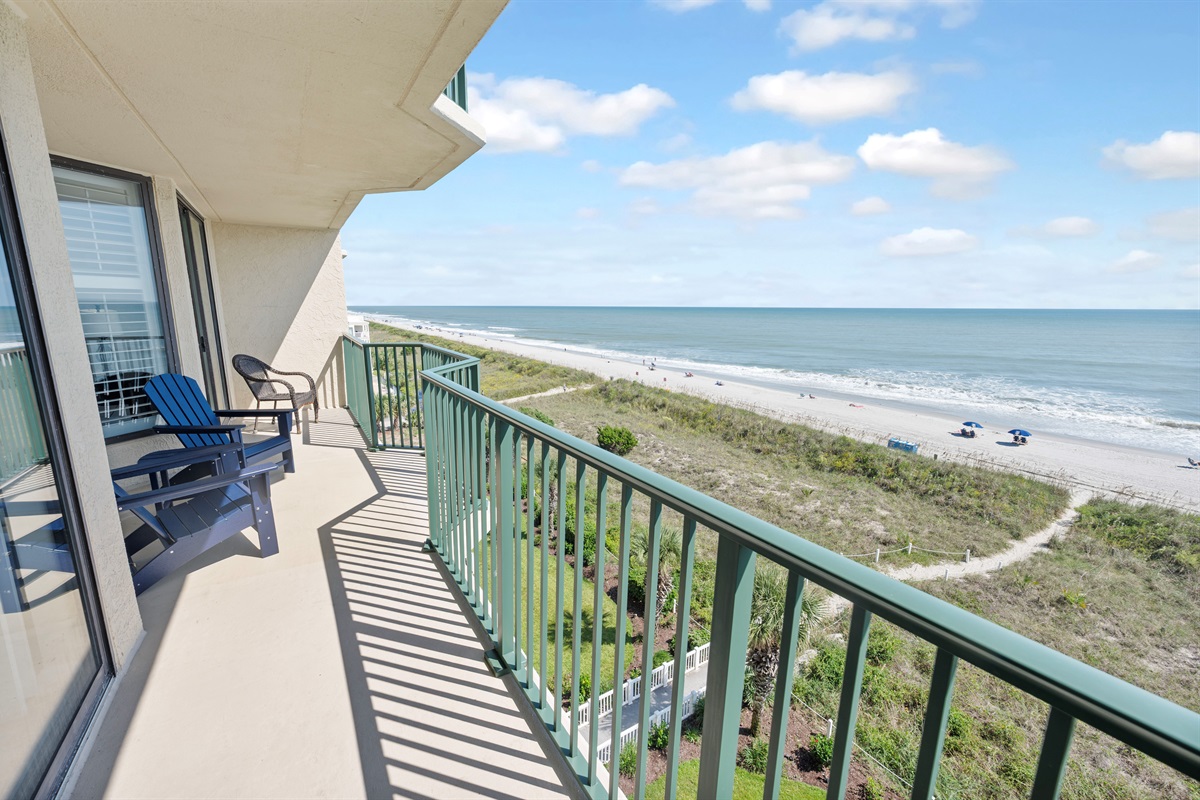 Amazing Living Room with Stunning Views🌊☀️