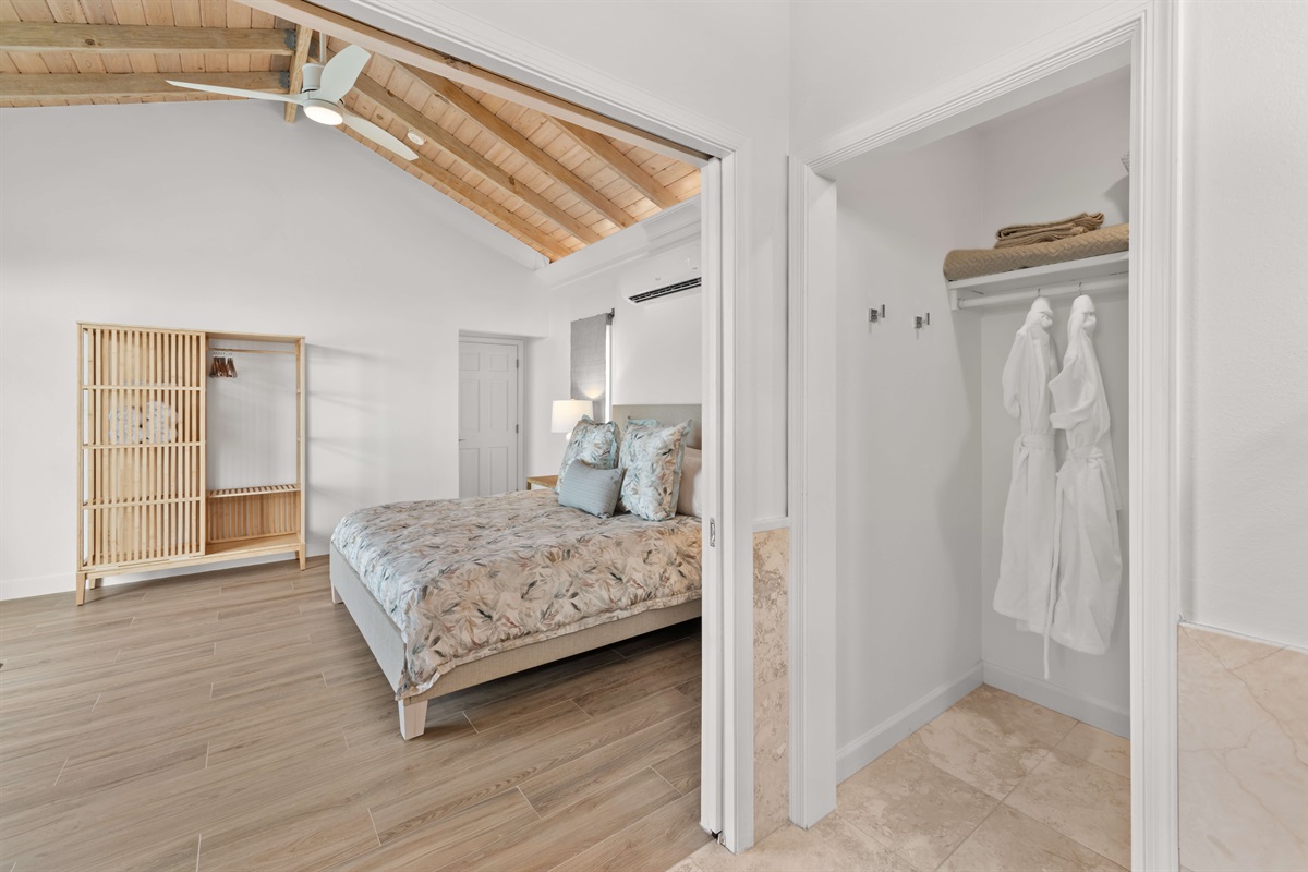 Spacious room with AC, vaulted ceilings, king bed, ensuite bathroom, and stylish island decor. A guest favorite.