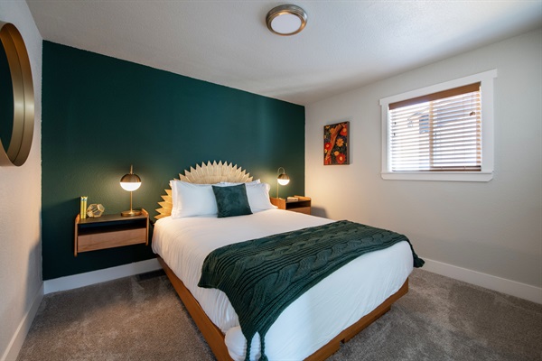 Queen Nectar ultra comfortable mattress and luxury linens/sheets