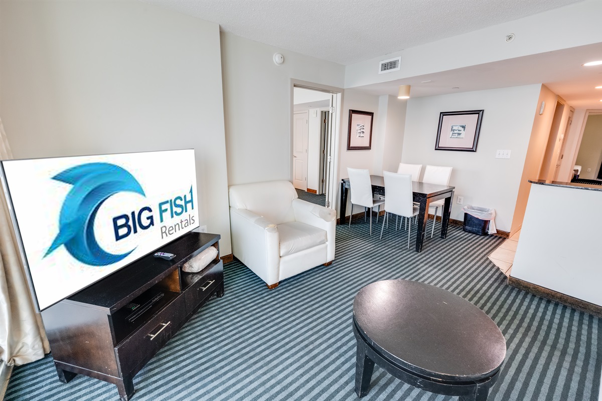 Living Room with Stunning Views🌊☀️