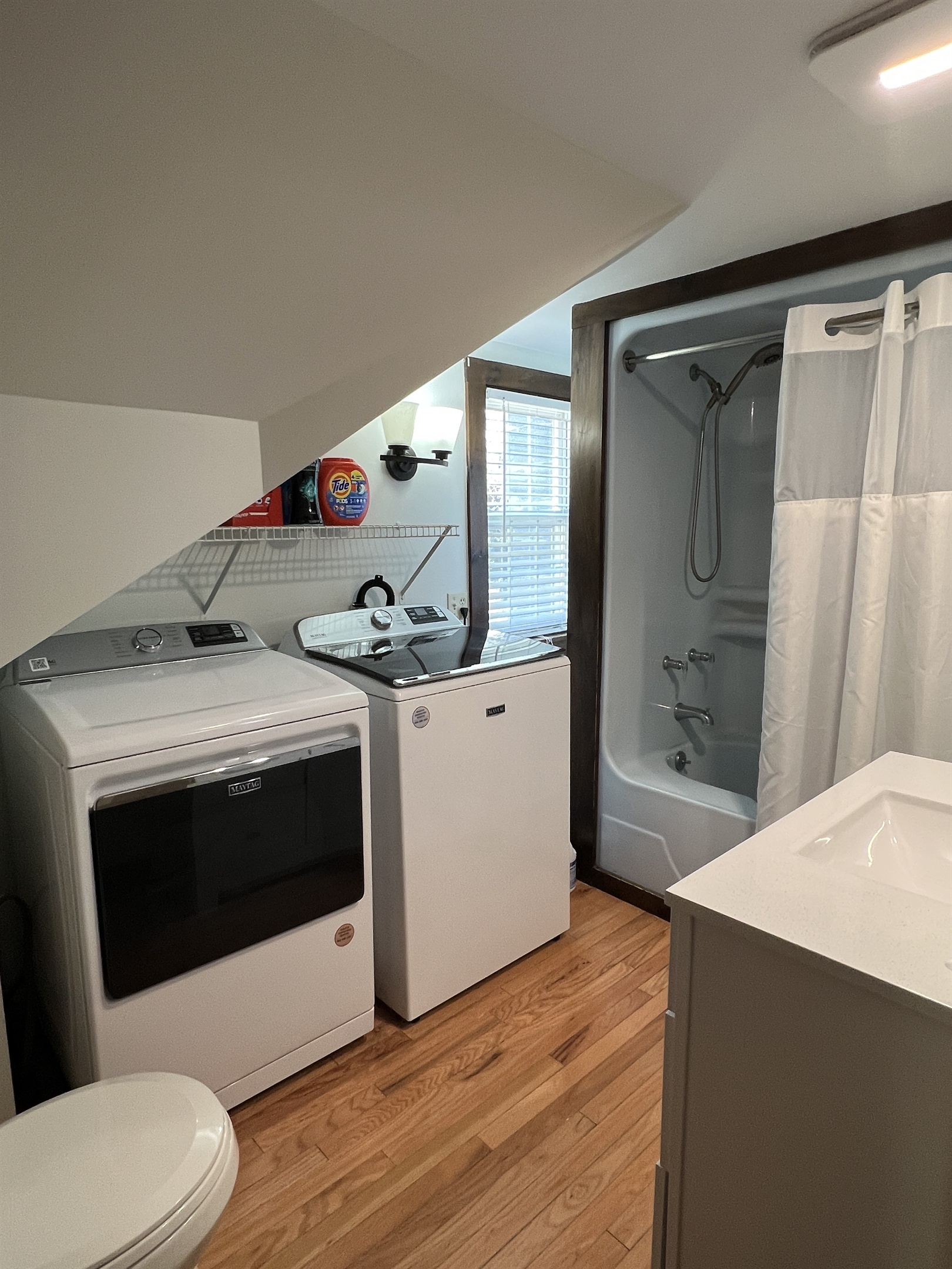 Roundtripper 2nd floor bath with tub/shower and laundry area.