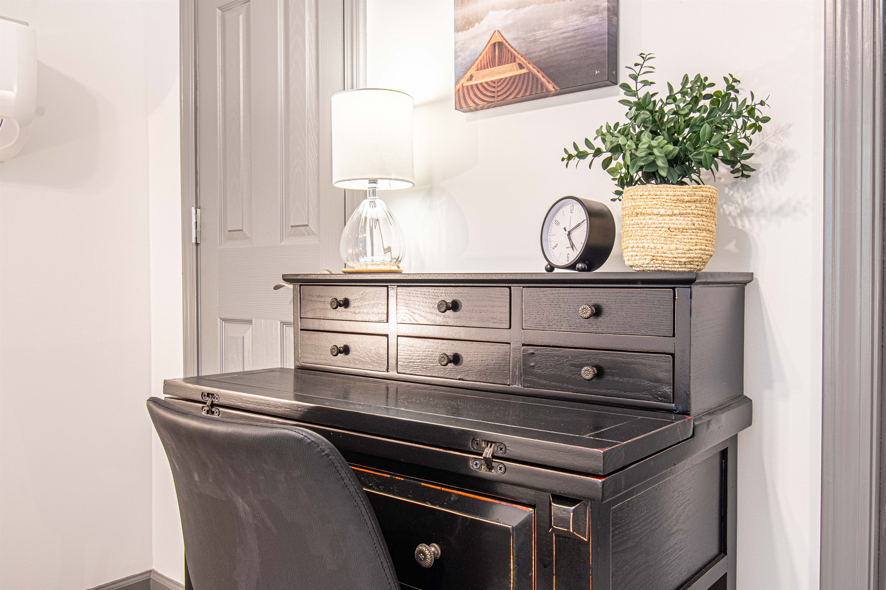 Escape to the second-floor master suite for a serene work environment, complete with a dedicated workspace and super-fast 200 Mbps internet connection.