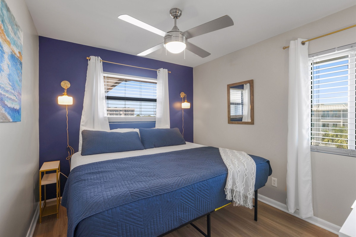 Comfy KING Bed in bedroom