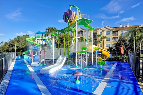Kids splash pad & slides