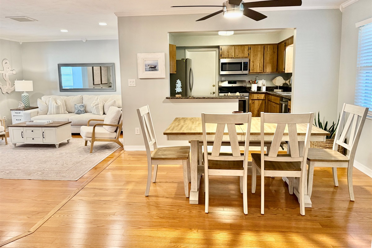 Bright and inviting, this farmhouse-style dining table is perfect for shared meals or board games after a beach day.