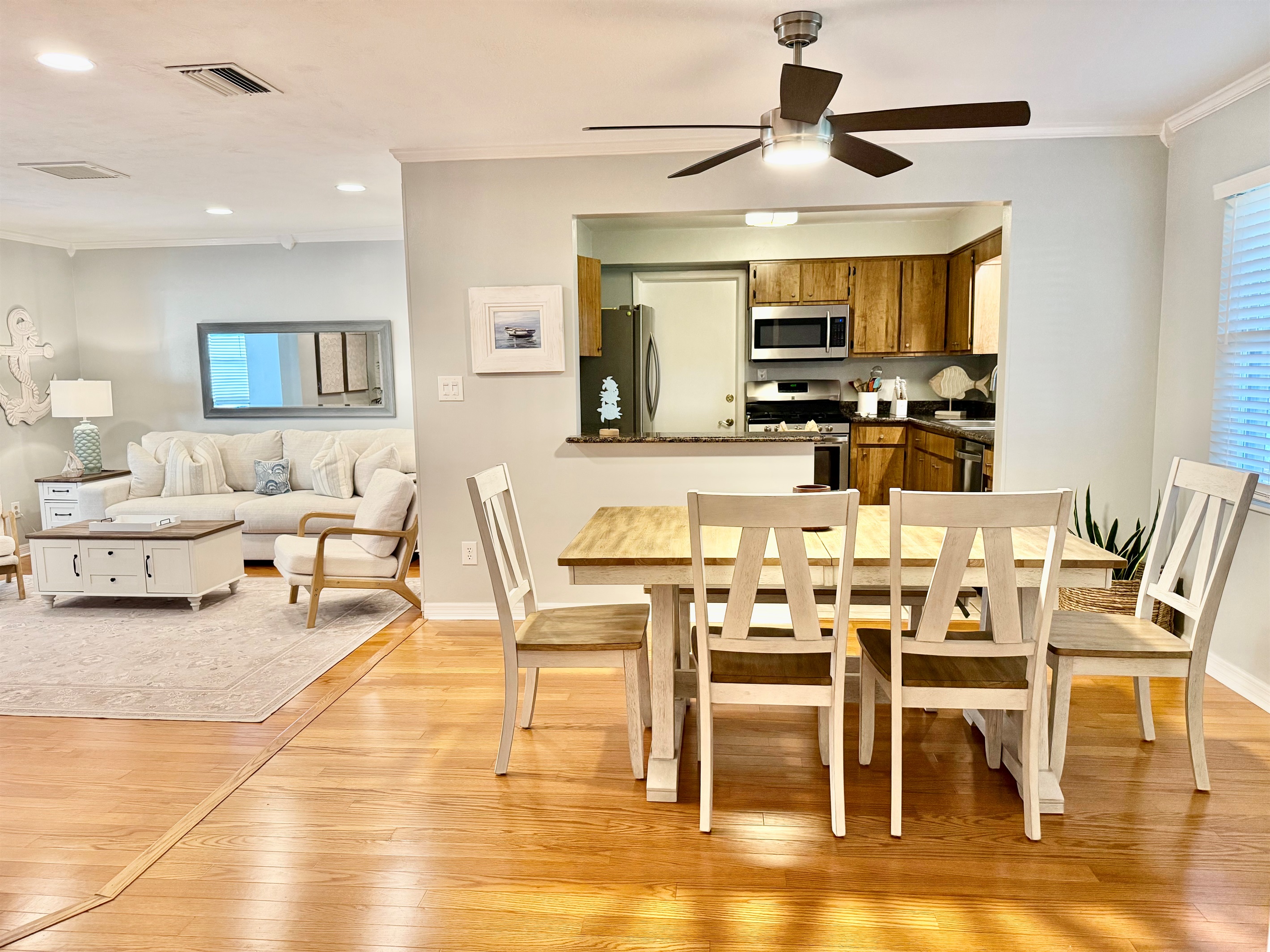 Bright and inviting, this farmhouse-style dining table is perfect for shared meals or board games after a beach day.