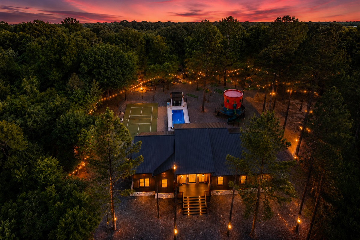 Outdoor Oasis: Enjoy sunsets by the pool, play tennis, and unwind surrounded by nature!
