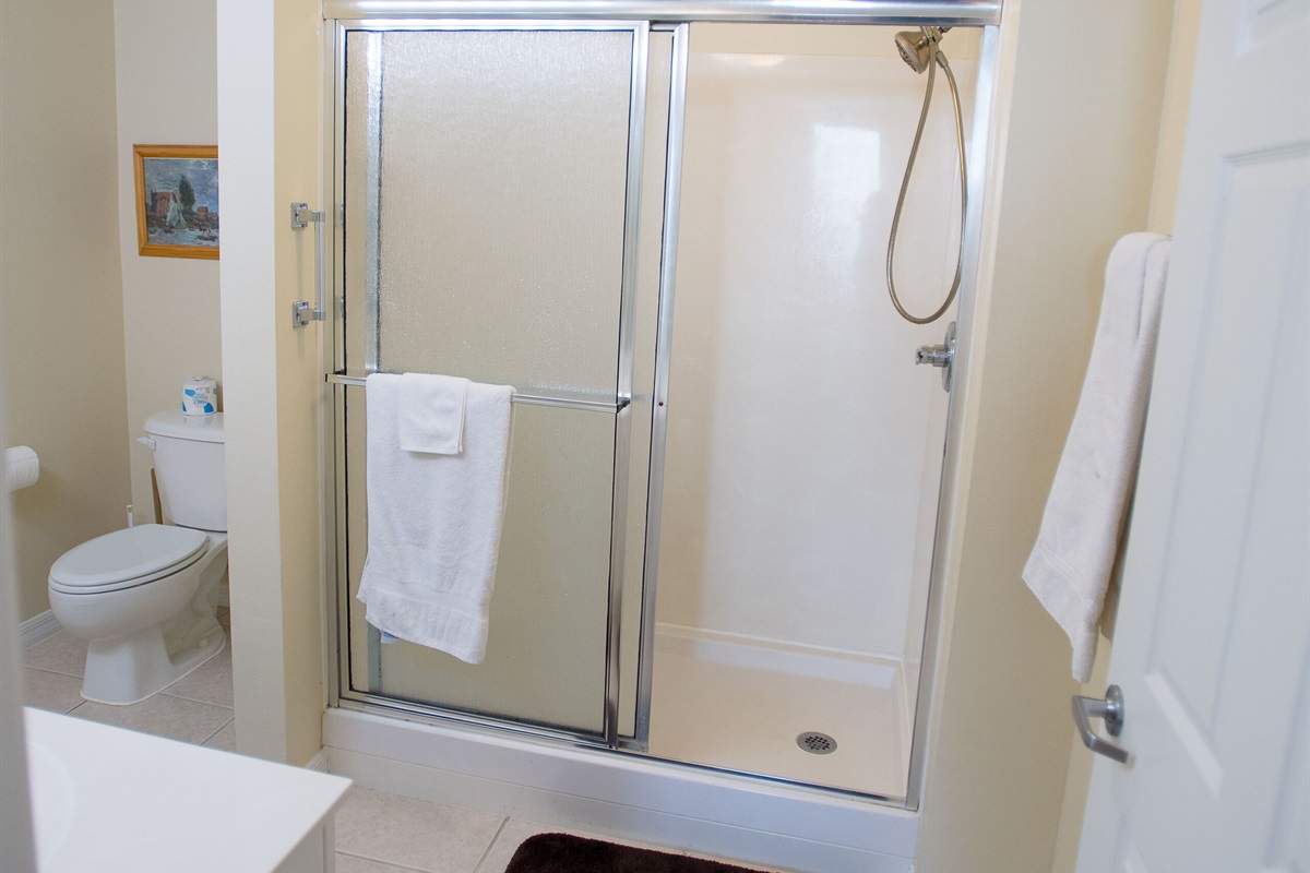 Master Bathroom w/walk-in shower