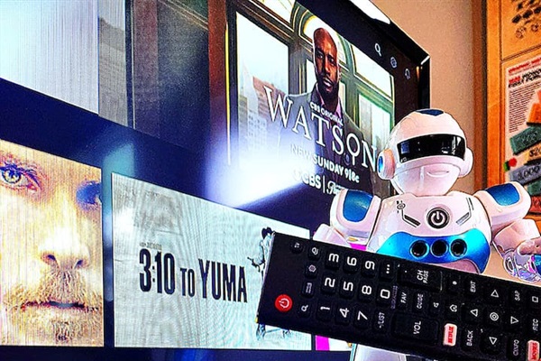 Howie SHOG shows how to use LG Smart TV.