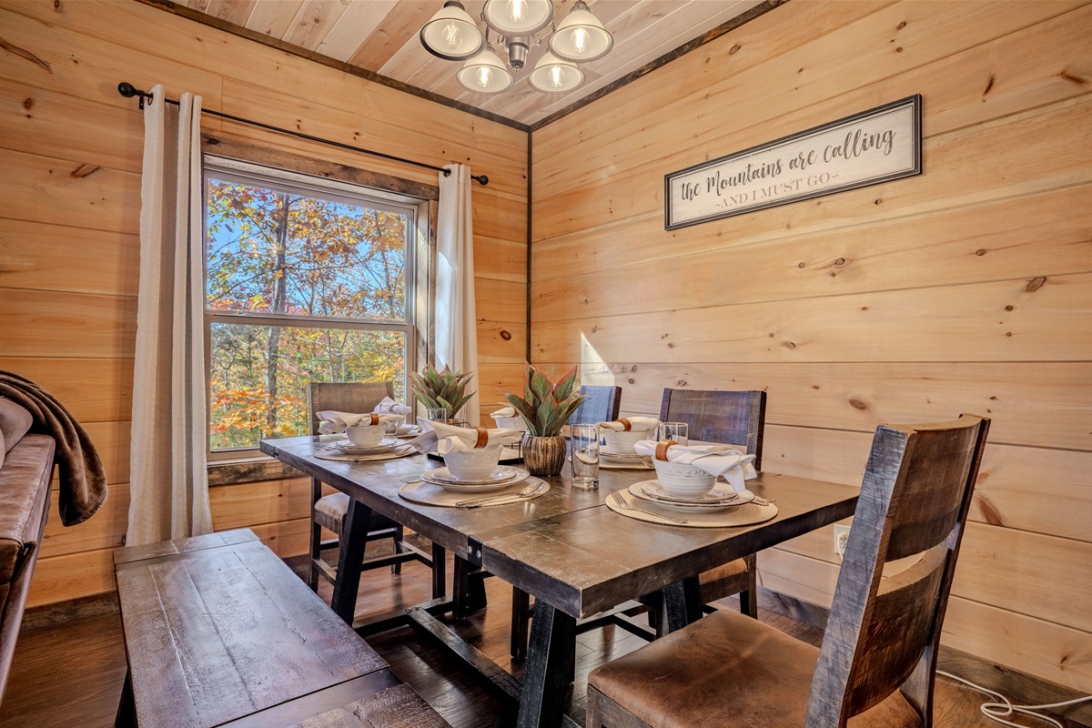 Large dining table for 6–8 guests — perfect for gathering.