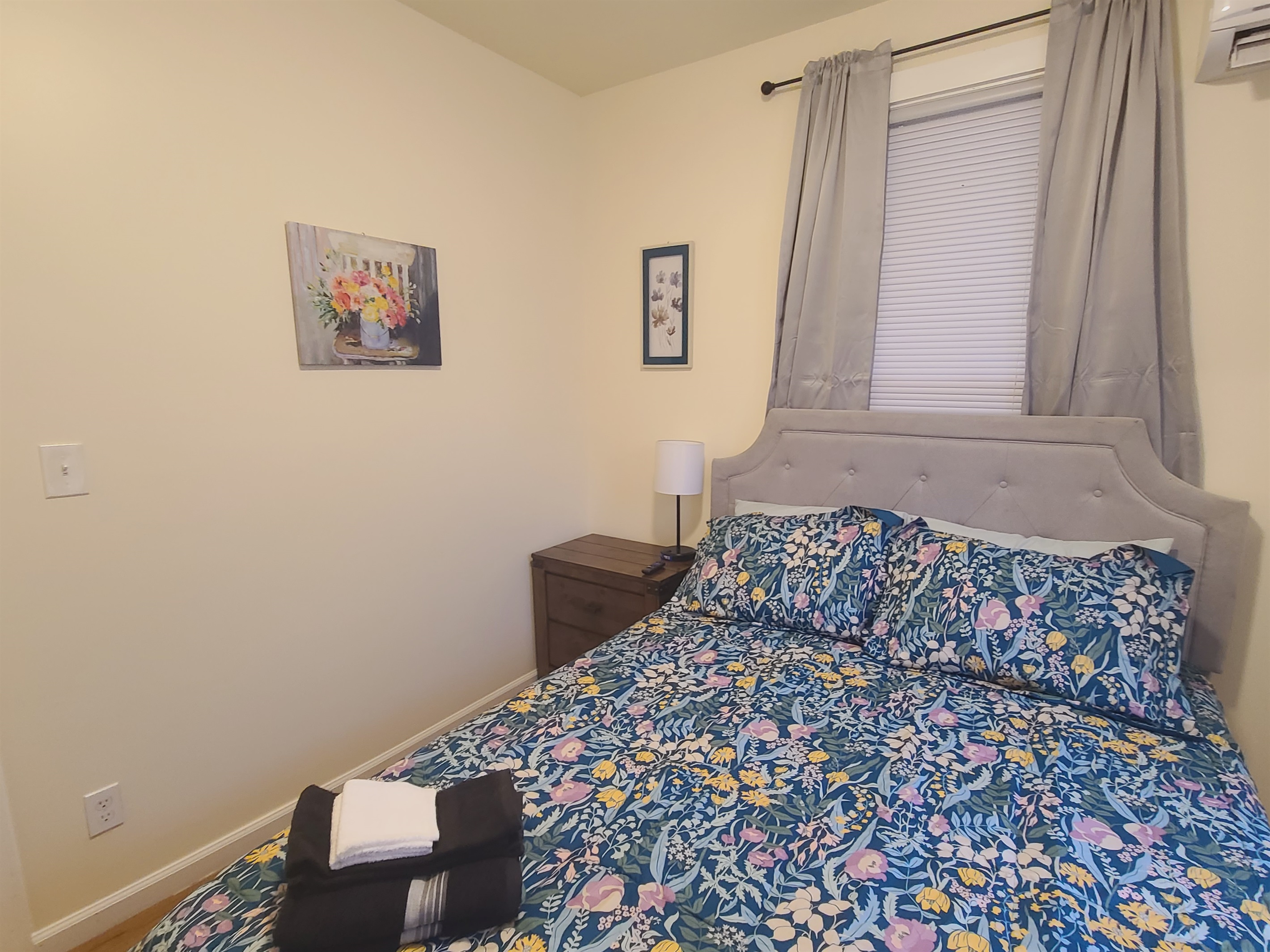 Queen bedroom 2