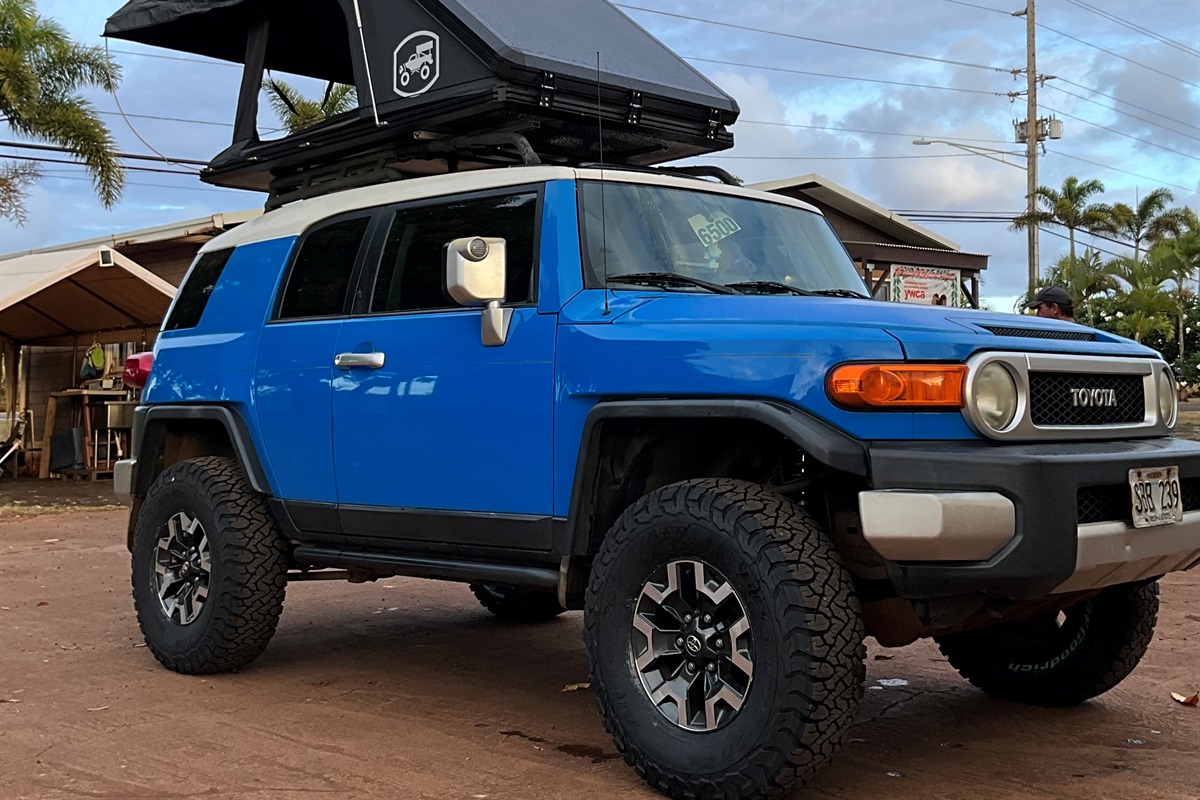 Lifted Blue FJ Cruiser rooftop camper rental on Kauai