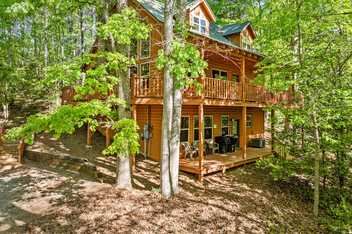 Beautiful Hidden Cabin in the Woods on 3 Acres of Privacy!