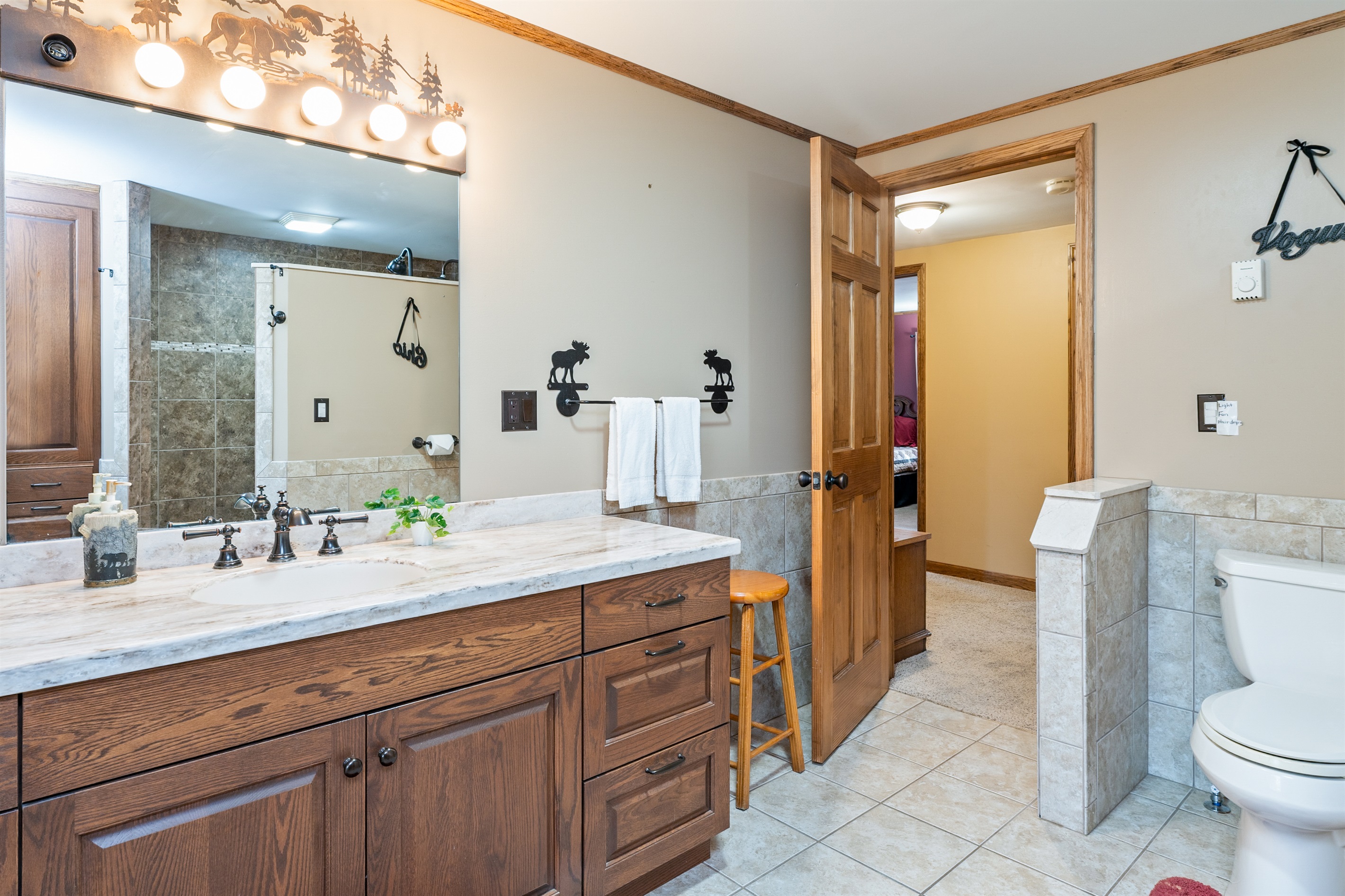 Upstairs full bathroom