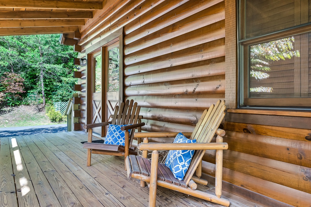 (Main Level Deck) Have a warm or cold beverage while you're waiting for dinner.