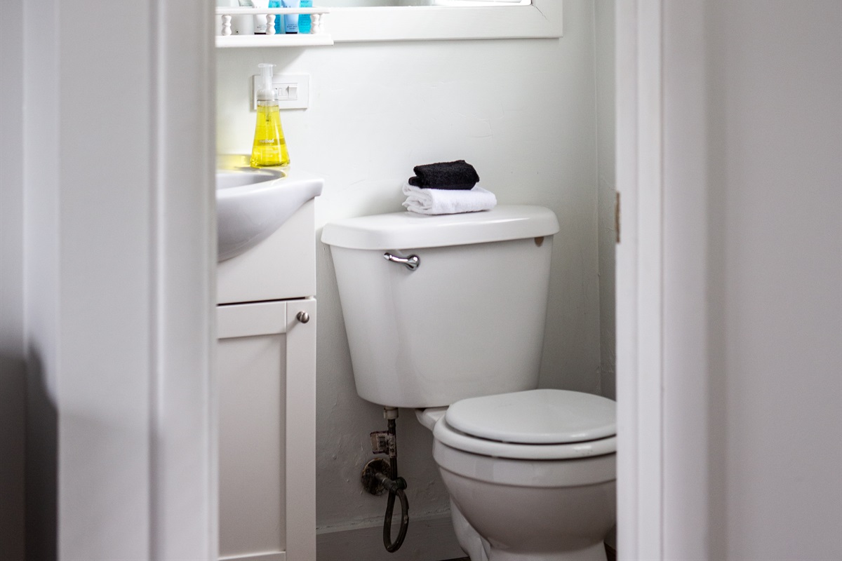 Bathroom in right bedroom