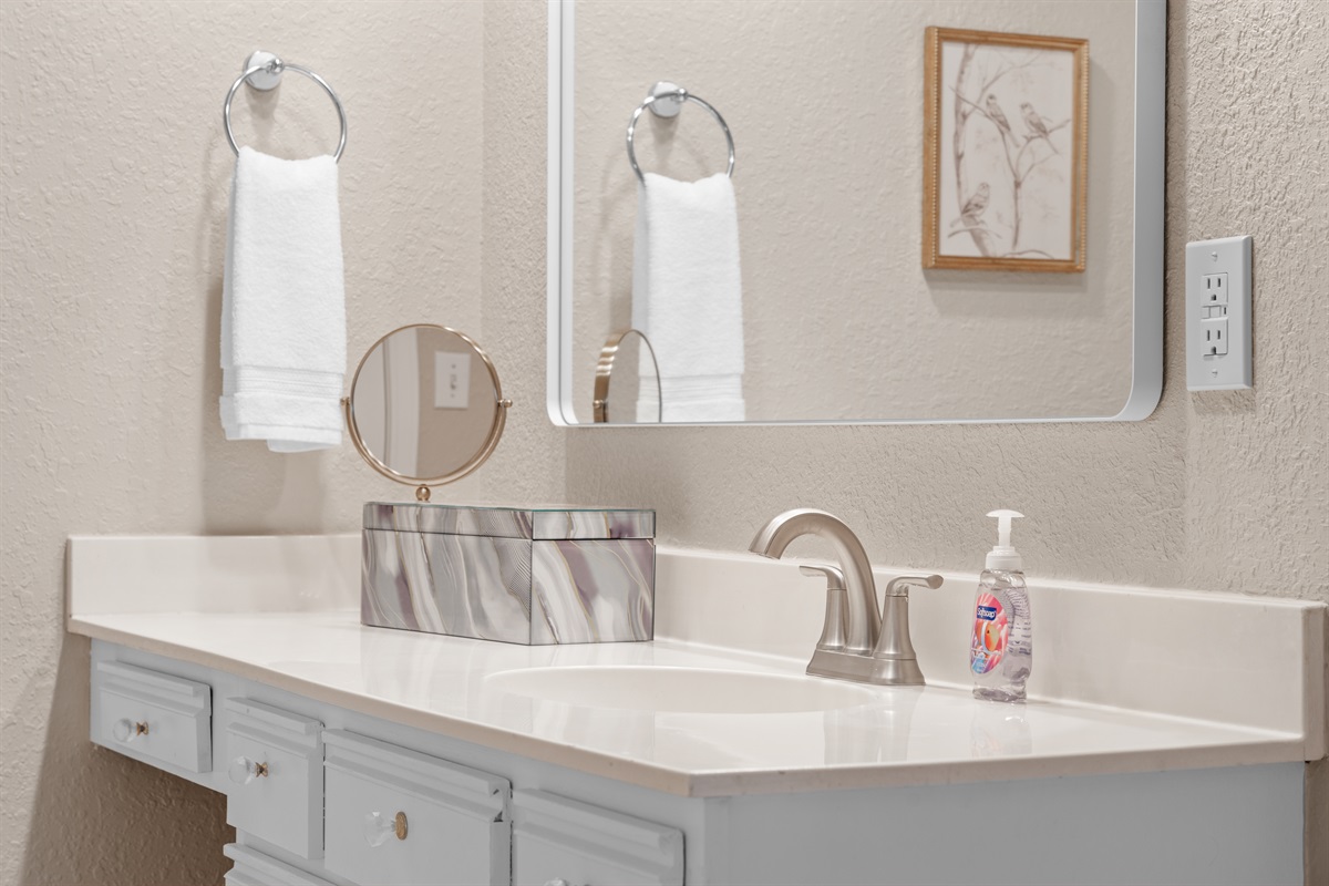 🪞 The spacious vanity offers soft lighting, practical storage, and a large mirror—everything you need to start or end your day comfortably.