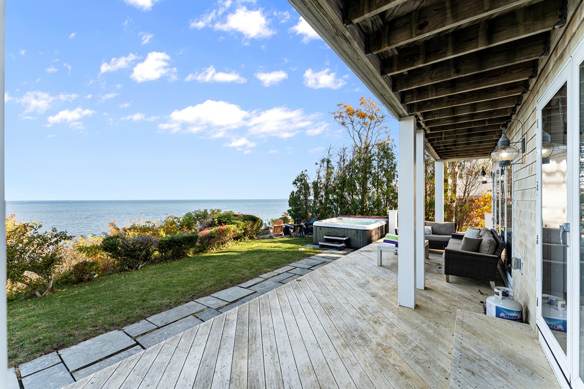 Breathtaking 180° views of Long Beach right from your space.