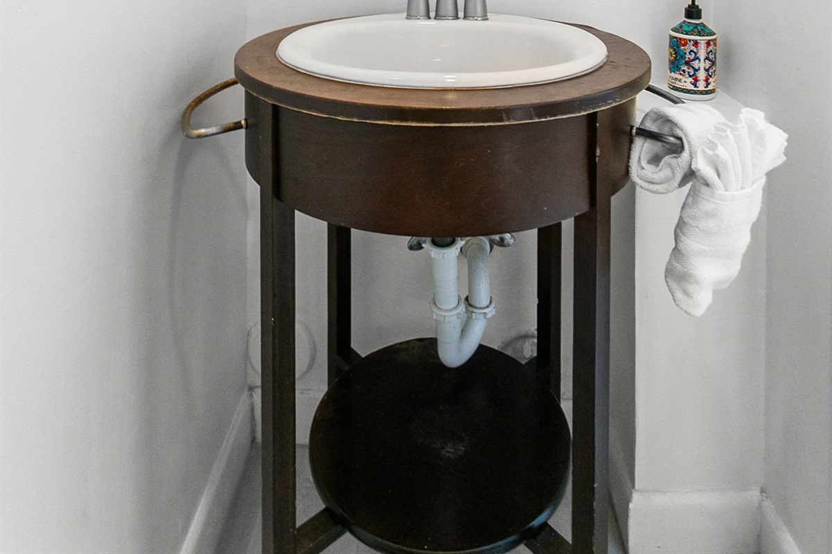 Powder room on the main floor for convenience