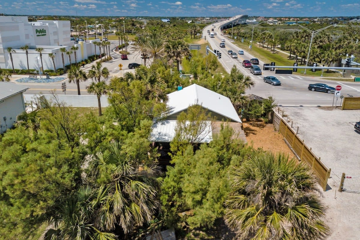 Coastal Highway curving away north with the ocean off to the right. Ten minutes takes you down to historic downtown St. Augustine, and twenty-five gets you up to the golf and dining over at Ponte Vedra.