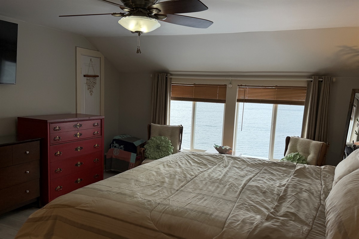 2nd floor King with lake views and ensuite
