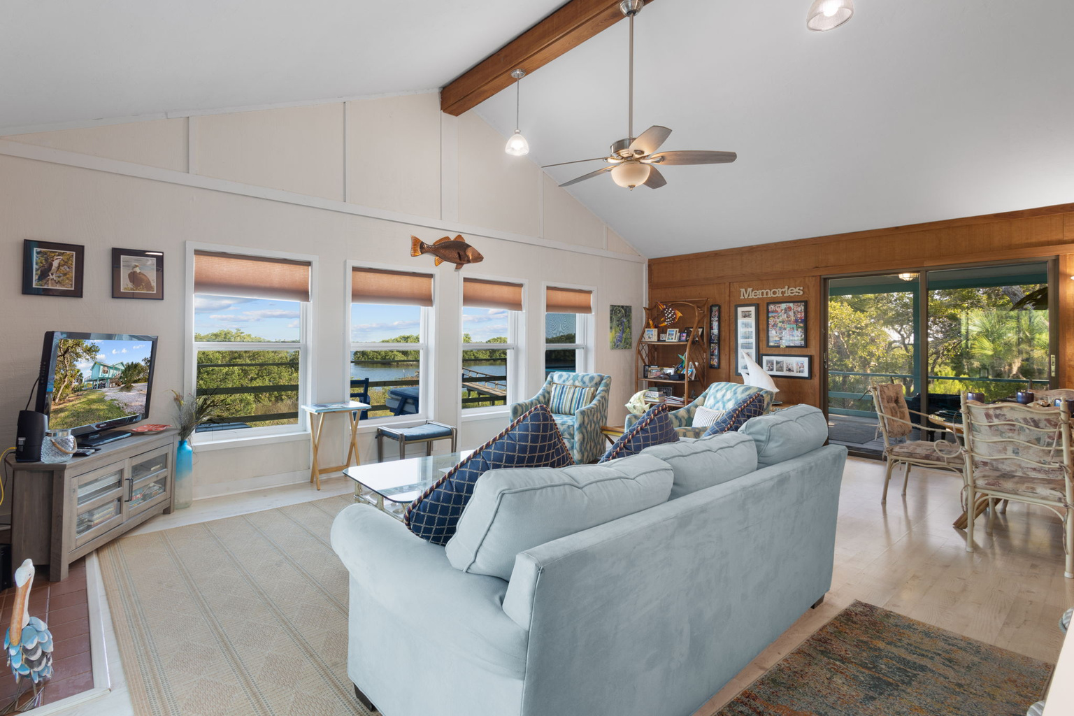 Gorgeous views right from the living room-- perfect for bird watching!