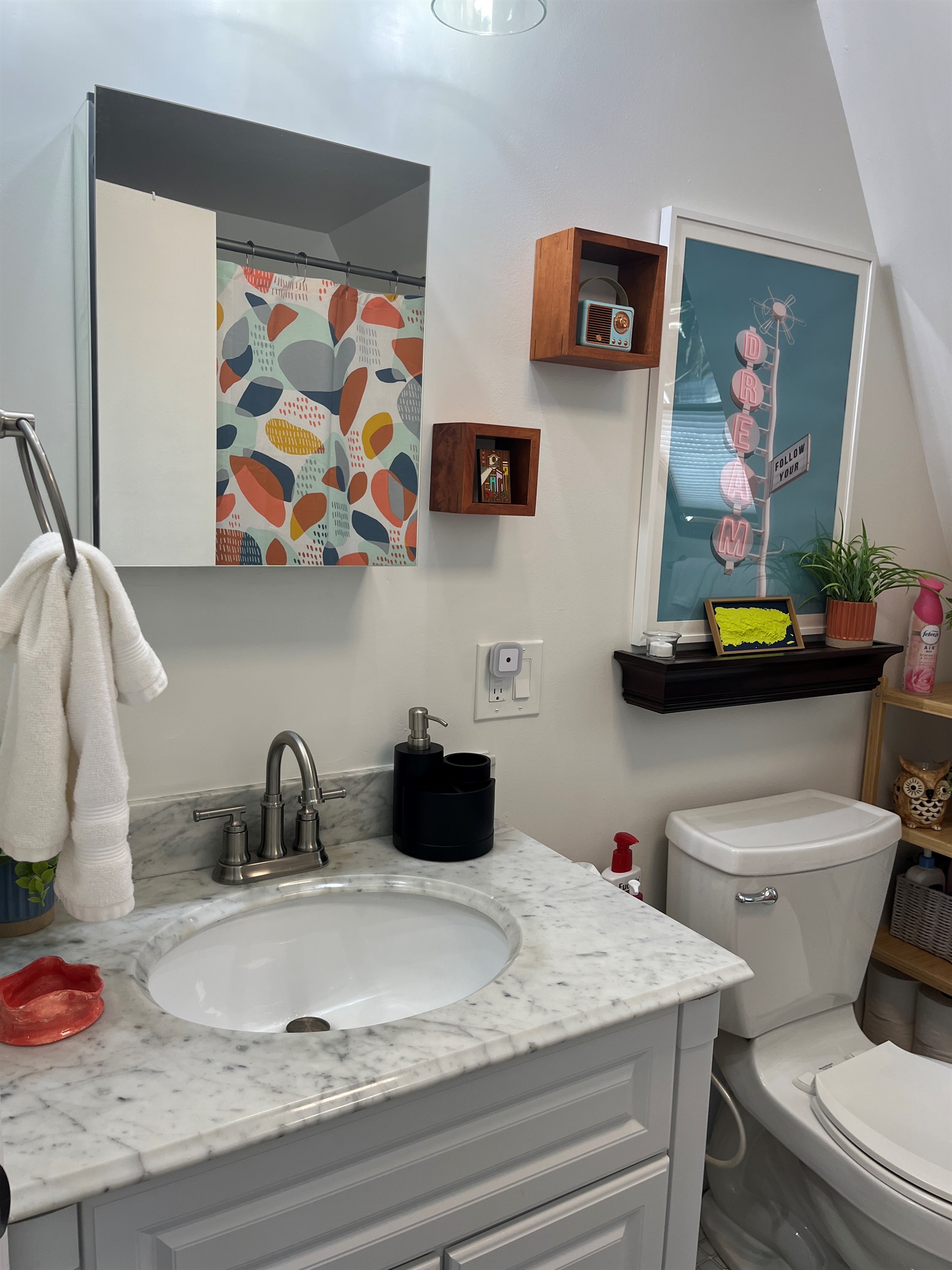 1st floor bath with tub/shower