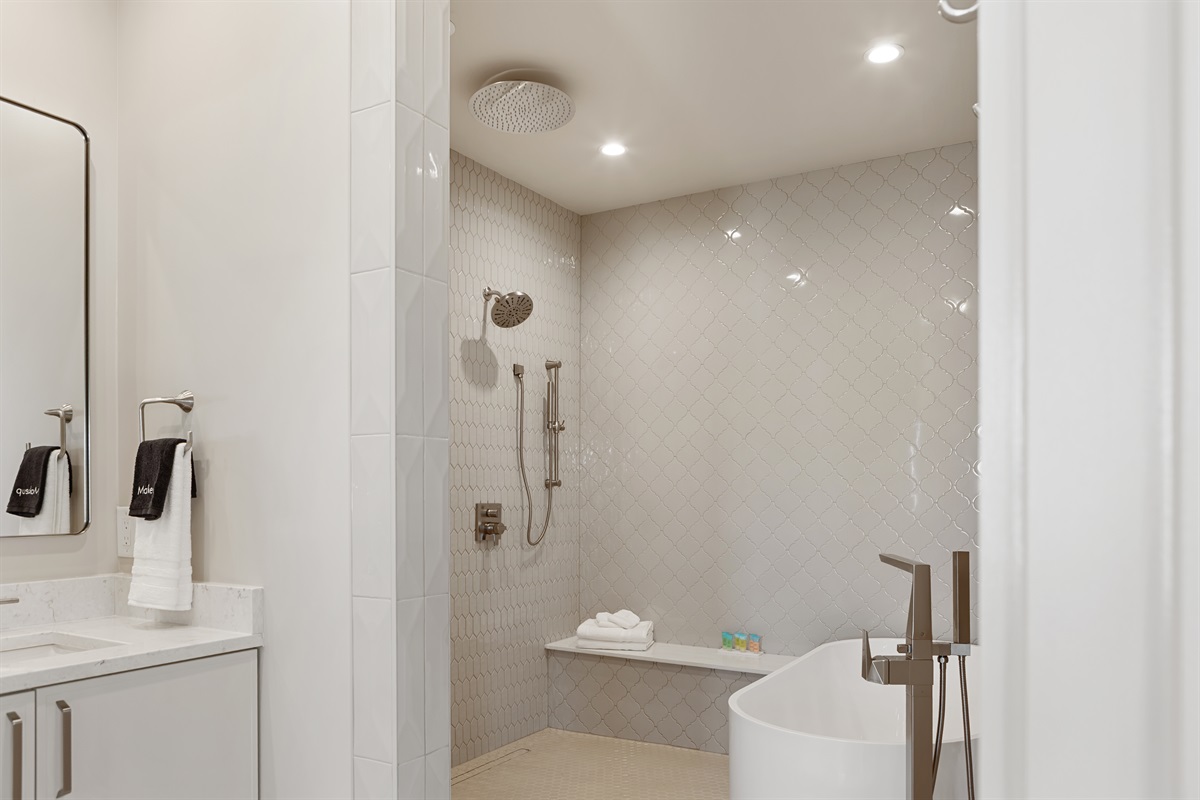Relax with your favorite sips in the soaking tub