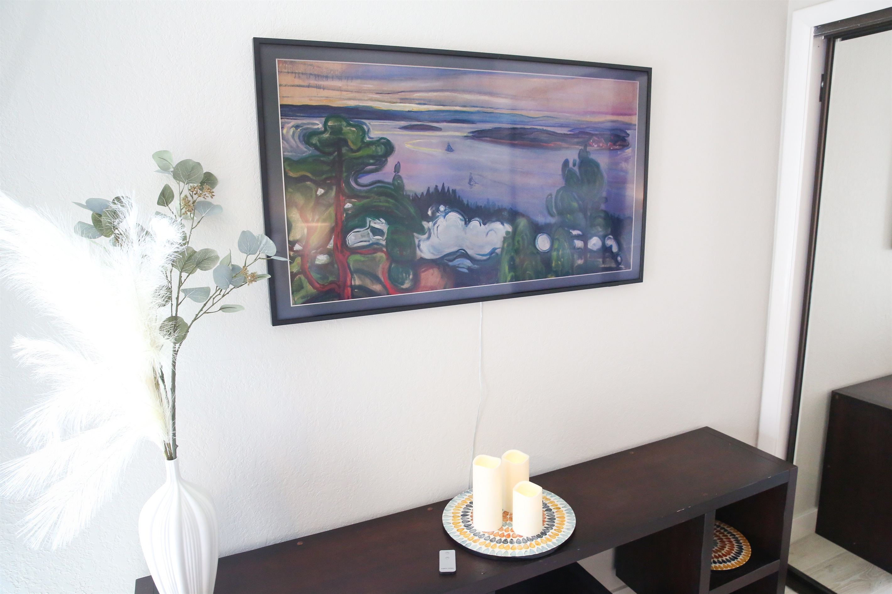 Smart picture frame TV