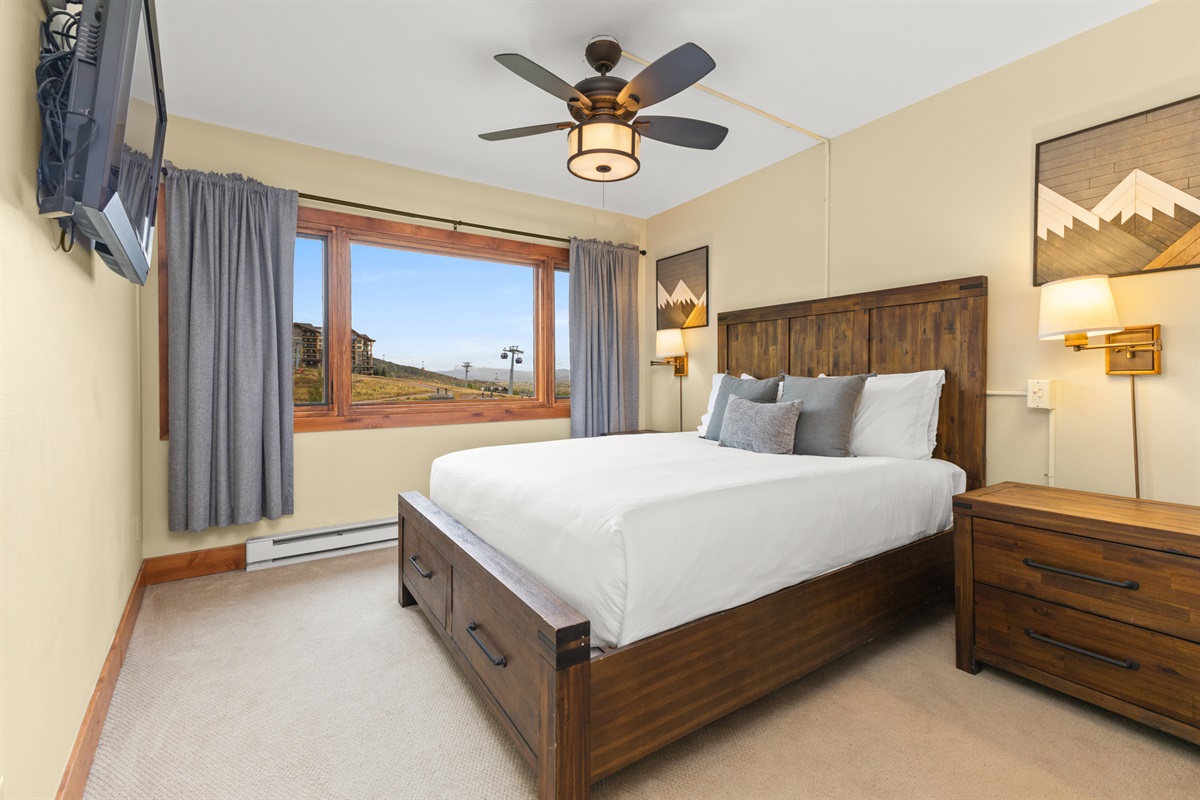 Bedroom 1 | King Bed