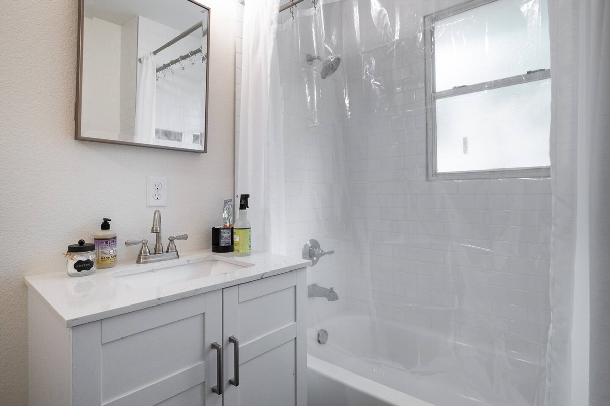 The Little Gray House in Capitol View Overnight Digs