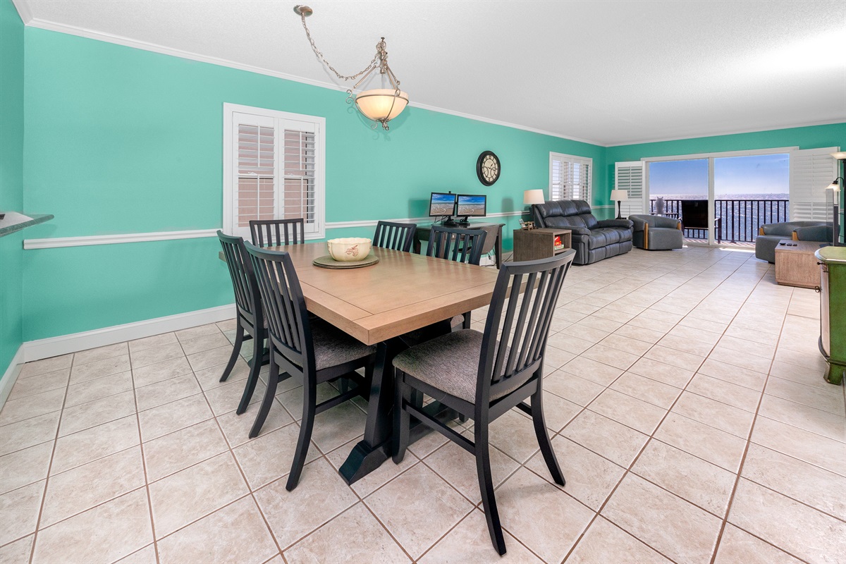 Dining room with desk area business center