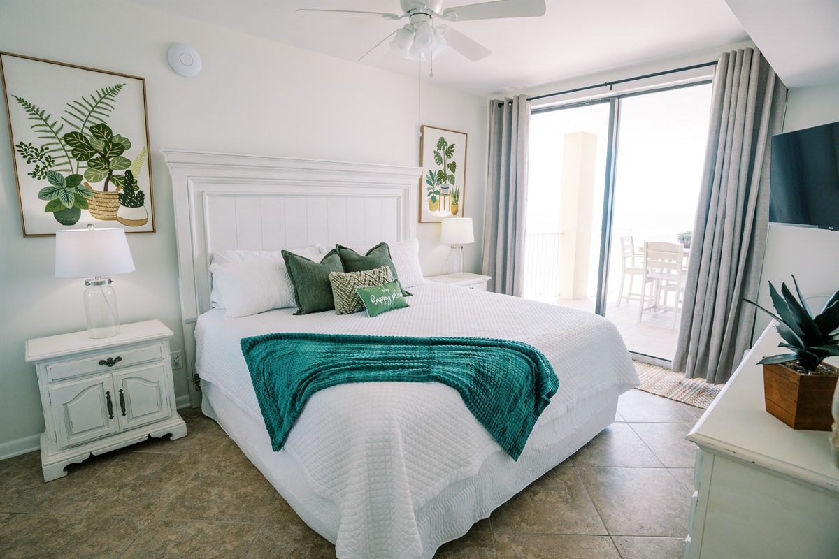 King bedroom with Gulf views and direct balcony access.