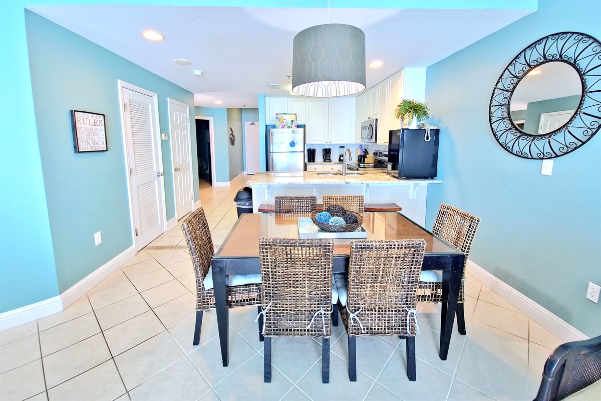 dining room with seating for 6