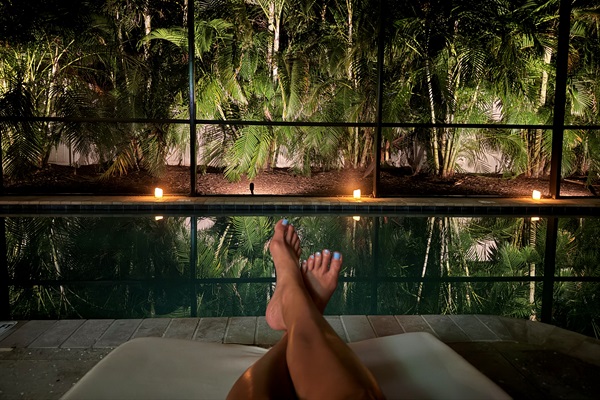 Lanai evenings that feel like a resort