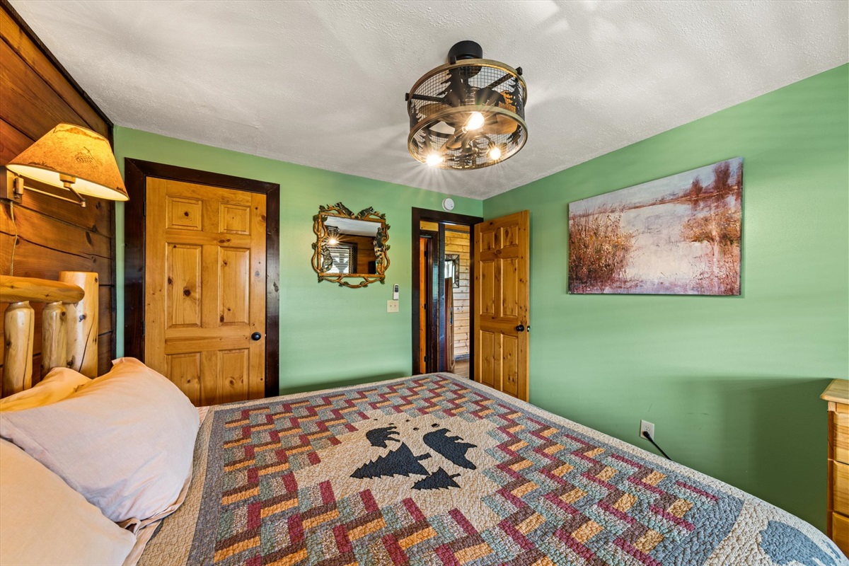 Relax in comfort during your vacation at Scenic Hideaway.