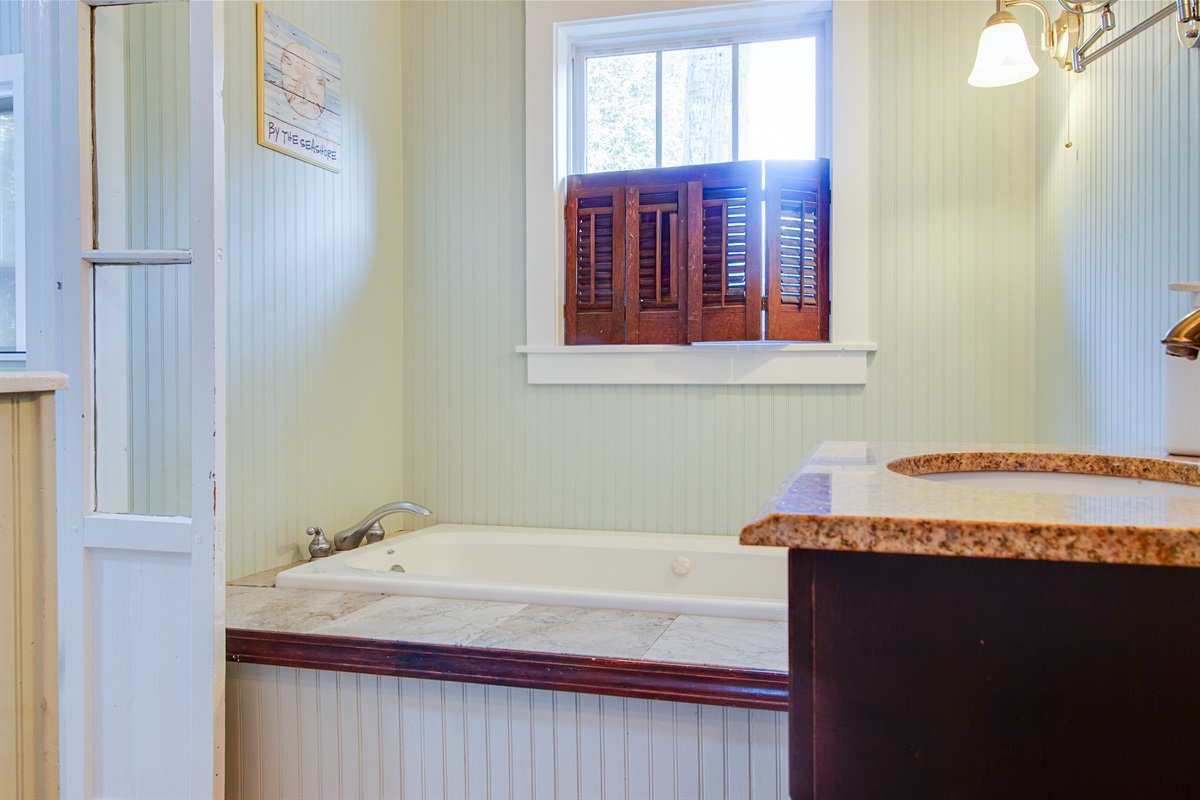 Bathroom 1: Walk In Shower & Soaking Tub