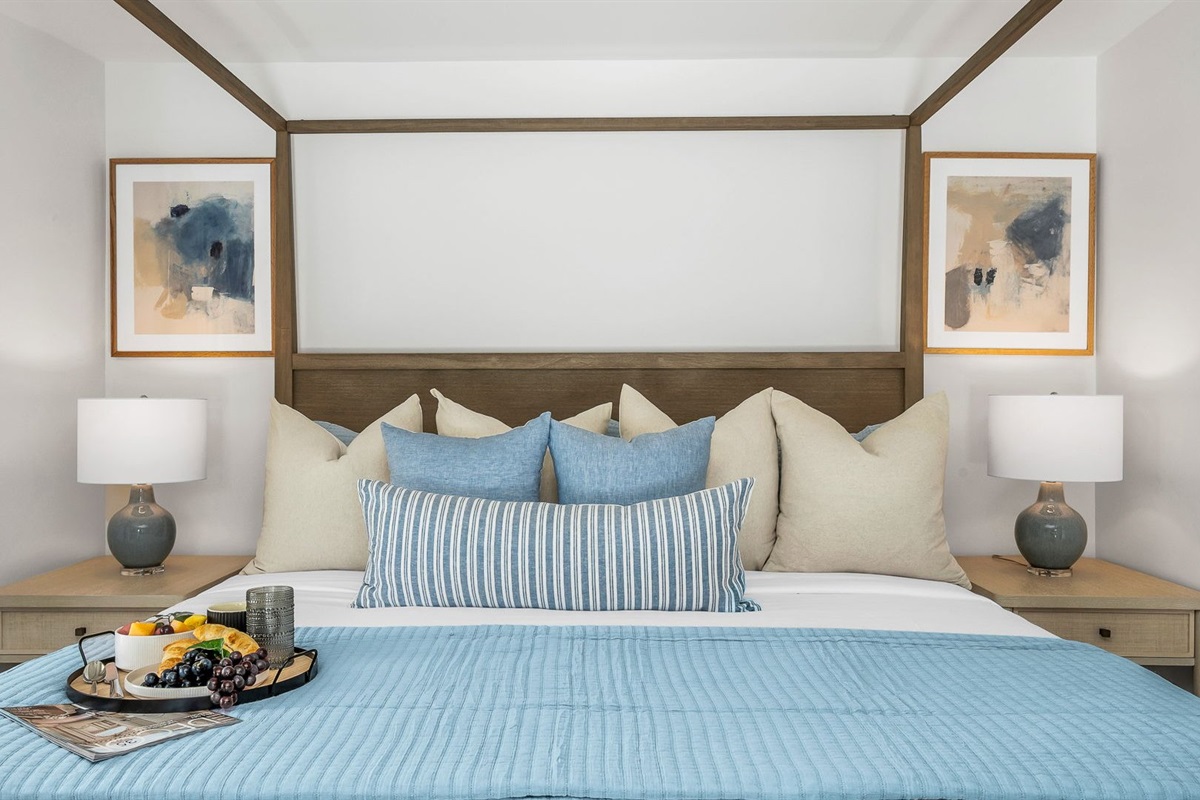 The primary king suite feels like your own private resort—featuring panoramic views of the pool and lake, seamless indoor-outdoor flow, and a newly renovated spa-inspired ensuite. Thoughtfully styled with designer finishes.