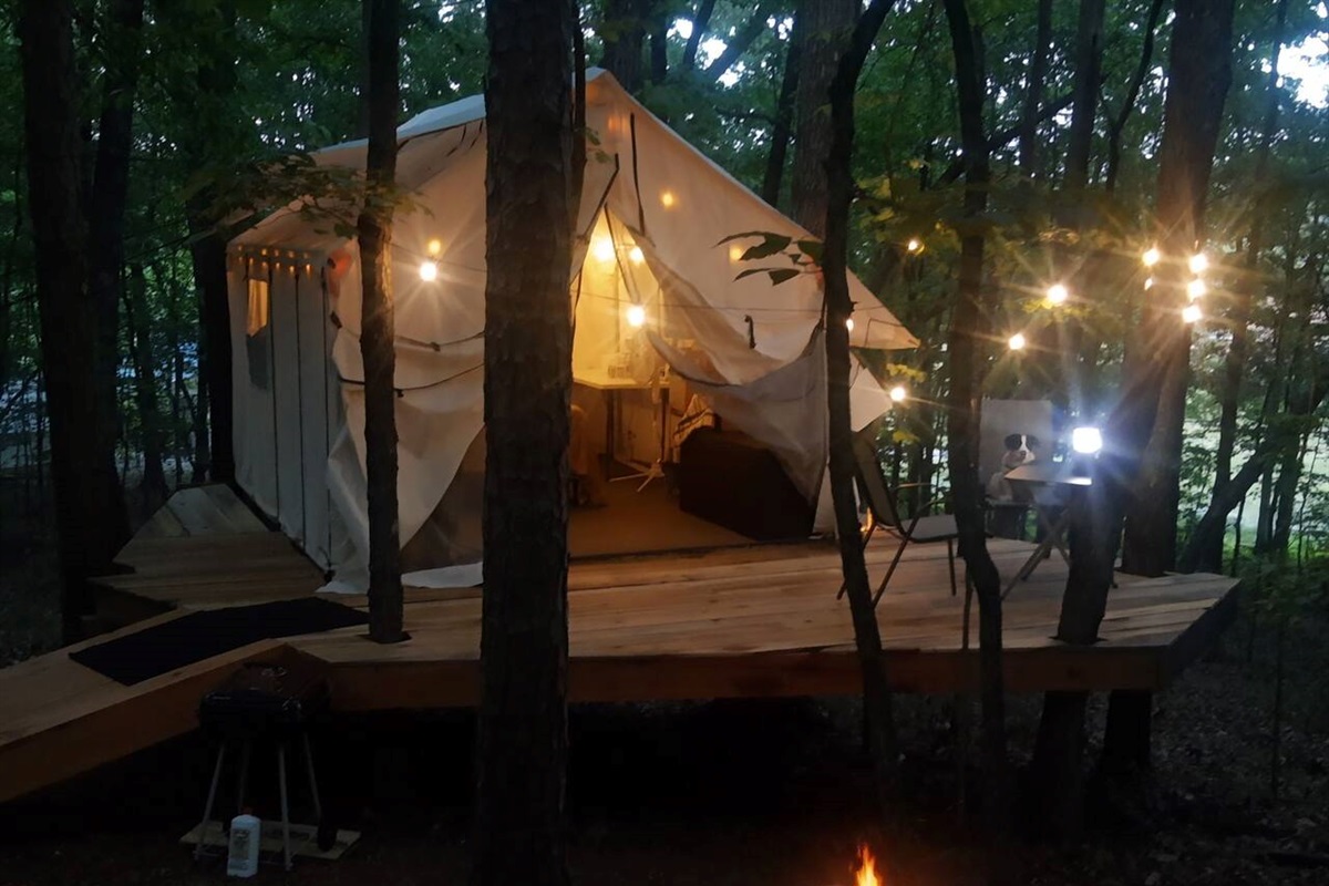 You can see the campfire while in bed!