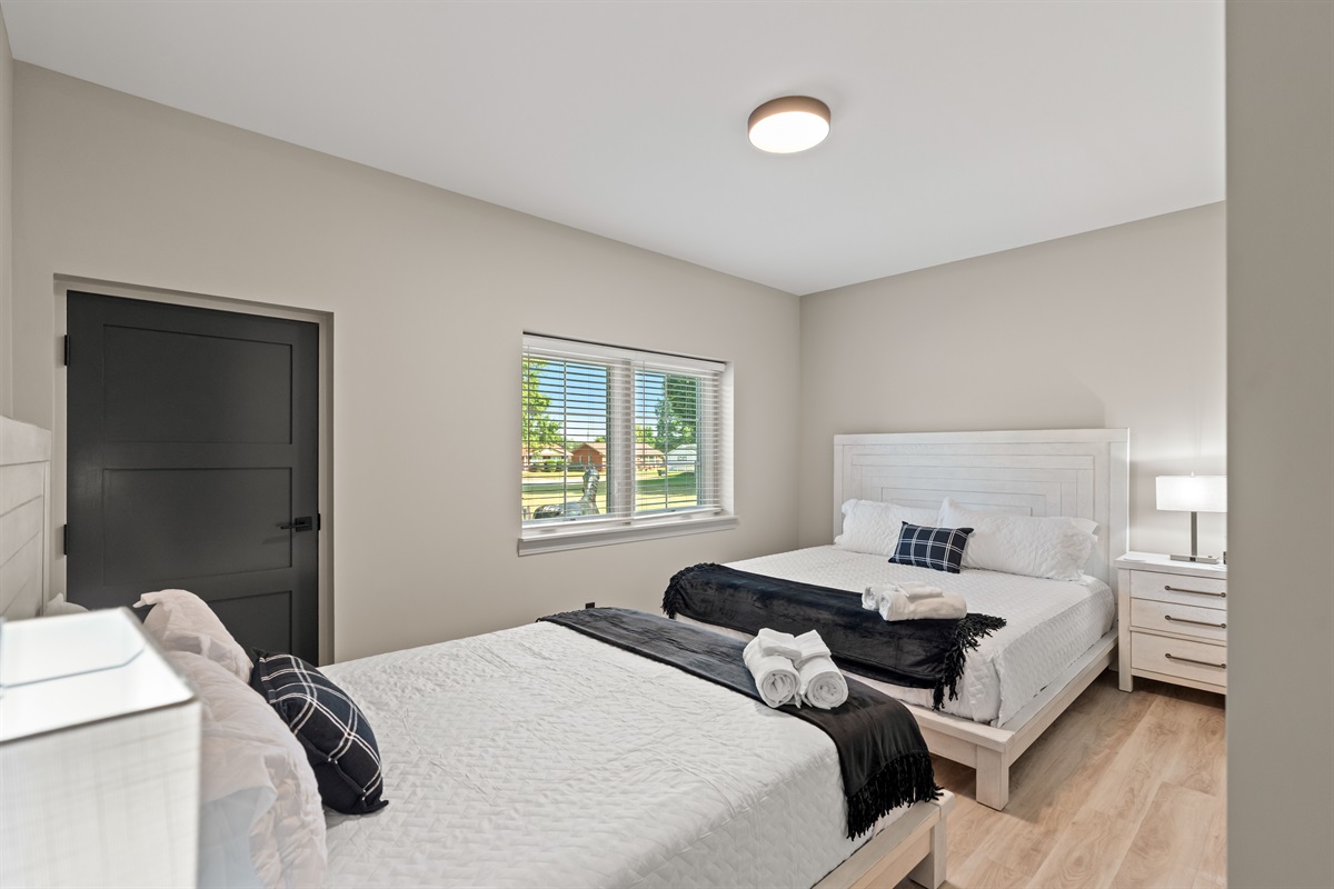 Main Floor Bedroom 6 - 2 Queens
