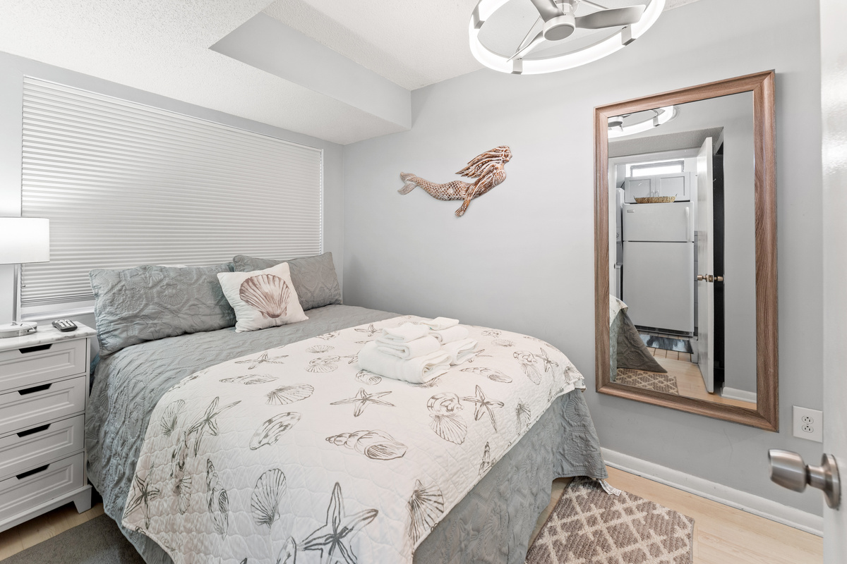 2nd Bedroom with queen bed and ensuite