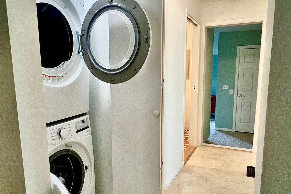 Washer / Dryer, in hallway of main floor 