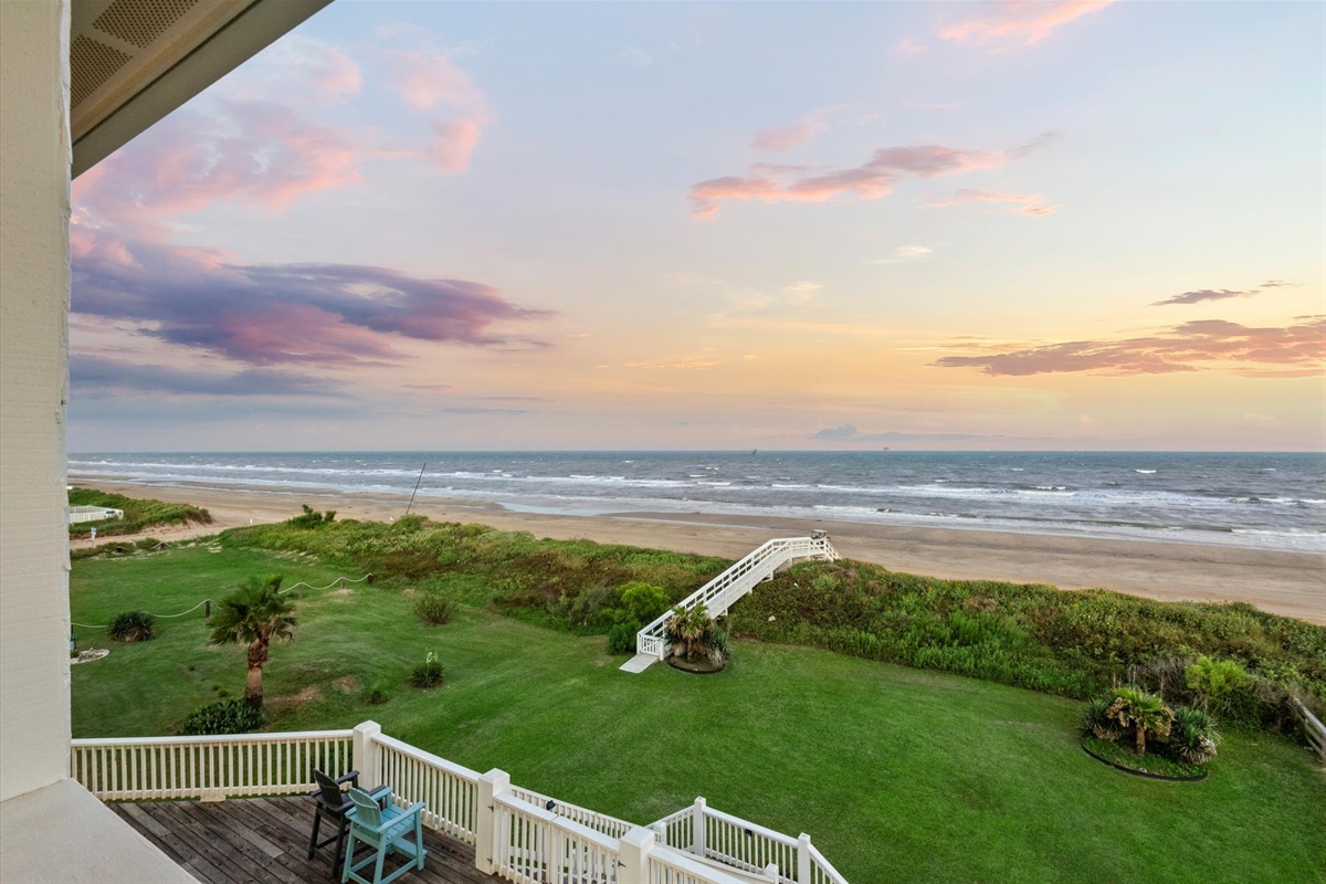 c2a6fab08f6a4fe3aecbef37e08aafe6 Large | Beachhouse | Texas | TX | Vacation Homes | Galveston | Crystal Beach | Kokomo | Breezy Days | Beachfront Elegance | Sunrise Serenity | Southern Sands Property Management, LLC