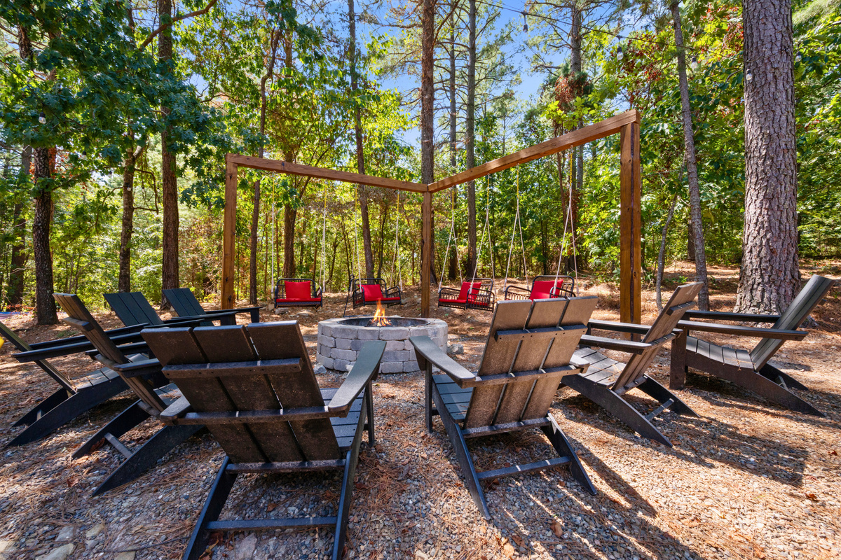 Pull up a chair around the fire pit and settle in beneath the trees, with a spacious setup designed for conversation, laughter, and laid-back time together.