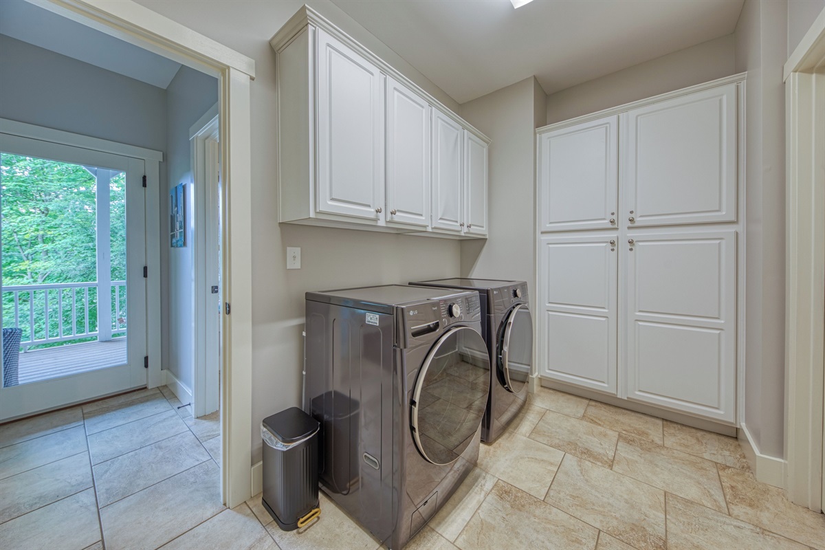 Lower Level Laundry With Ice Machine